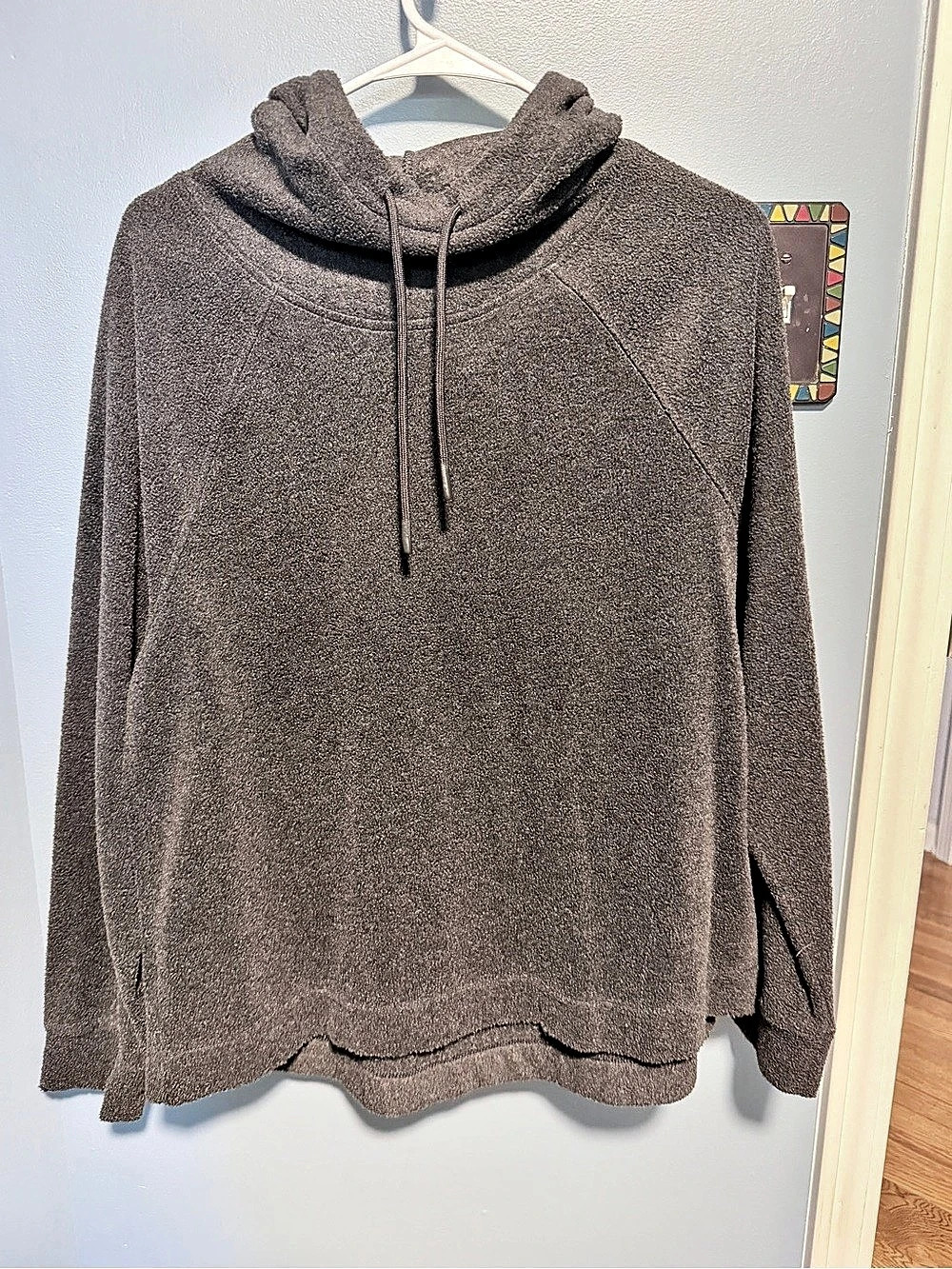 Fleece Pullover Hoodie in Dark Grey Size Medium